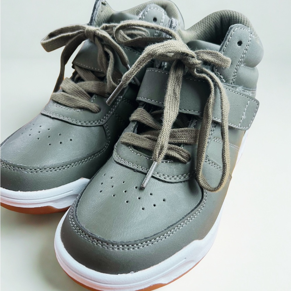 The Children’s Place Army Green Hightop Sneakers | Youth 2 | New — No Box